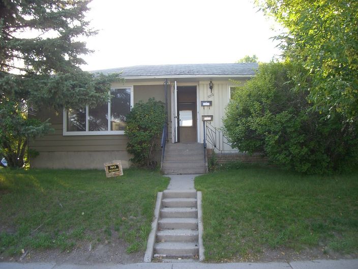 Beautiful 1 bedroom plus den home by University with separate entrance!