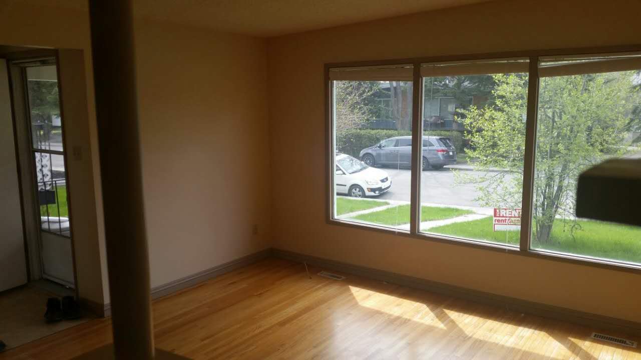 Spacious 3 bdrms + 1 den, 2 bath located in SW close to Mount Royal!