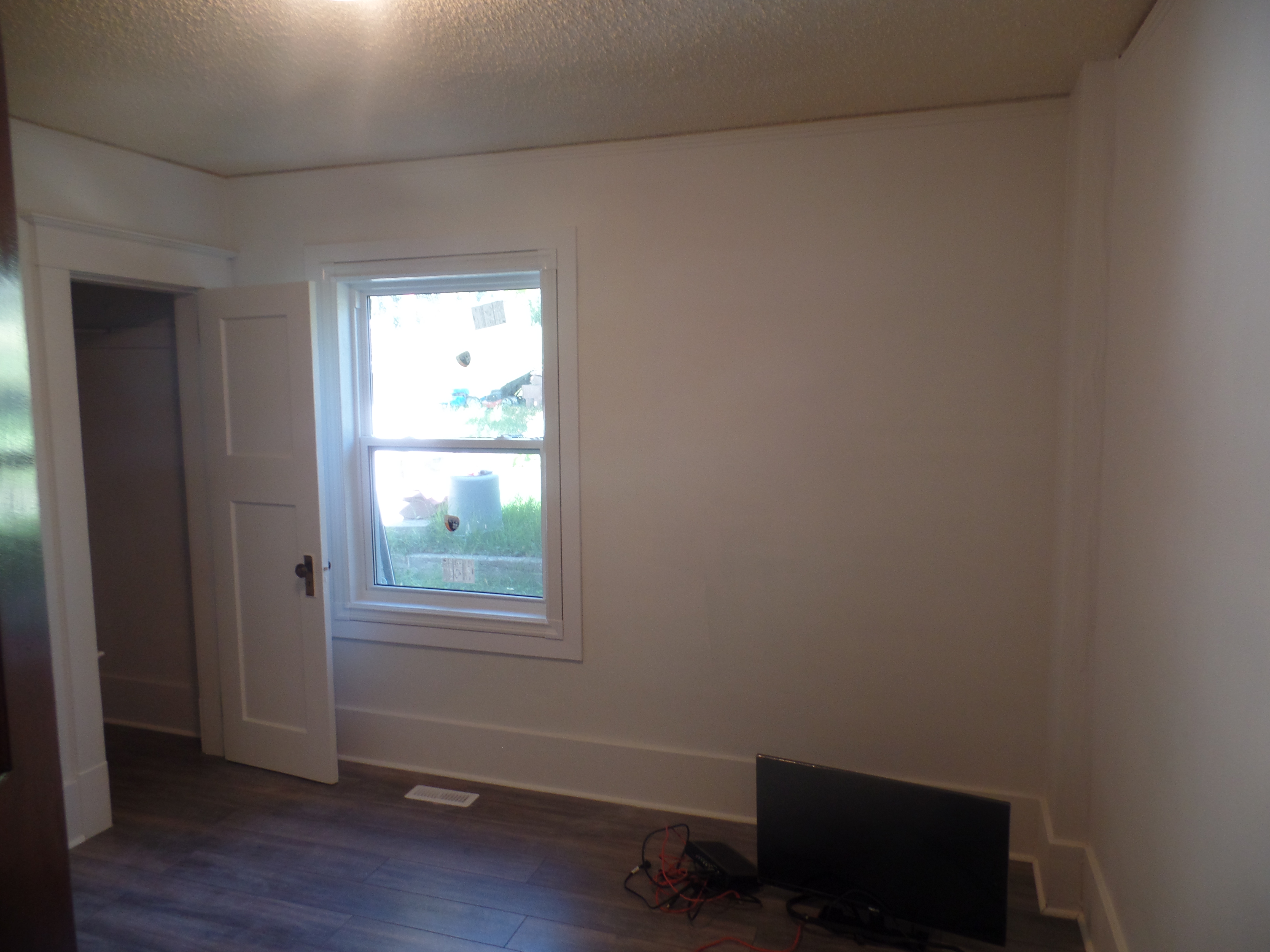 1 bdrms, top floor property for rent in Parkhill SW near Stampede!