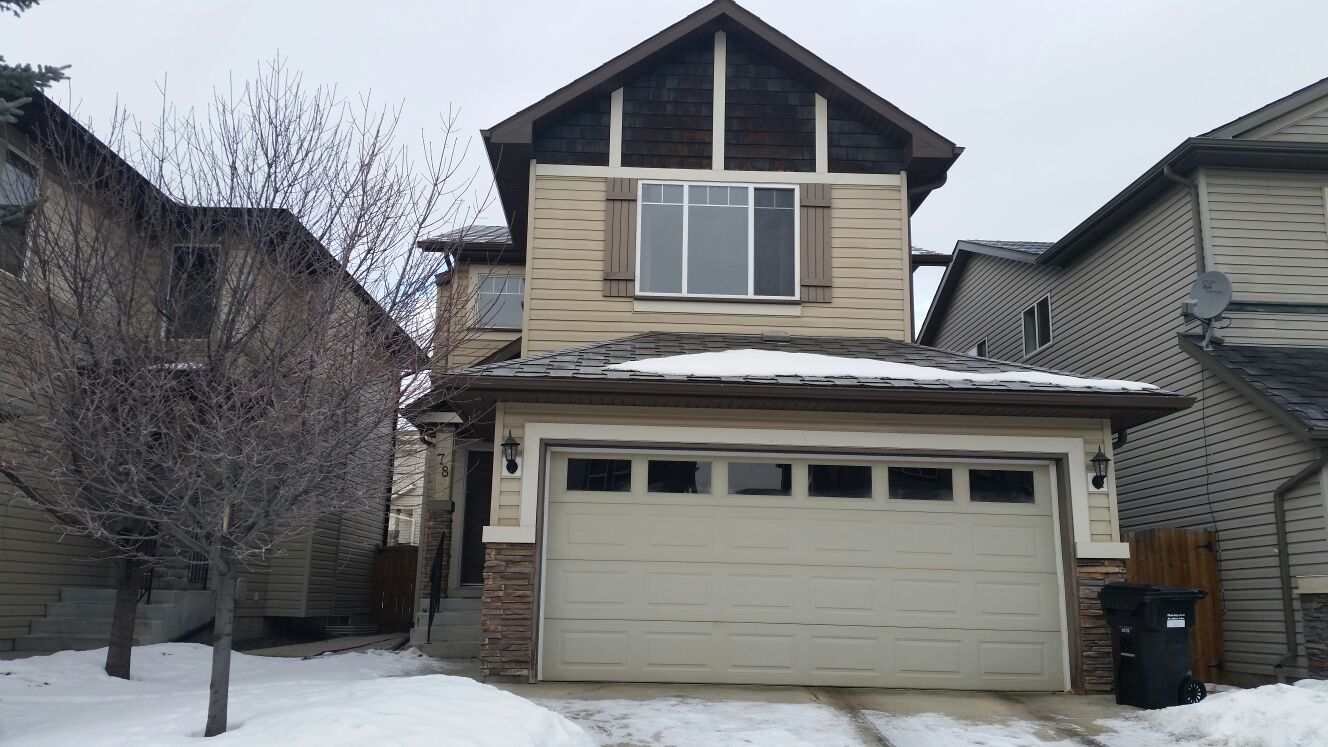 2-STOREY HOME WITH OVER 2200 SQ FT OF LIVING SPACE IN PANORAMA!