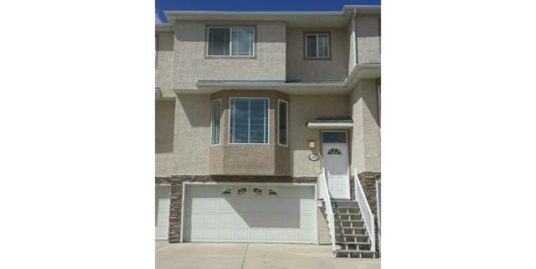 Over 1600 Sqft ensuited townhouse for rent in Country Hills!
