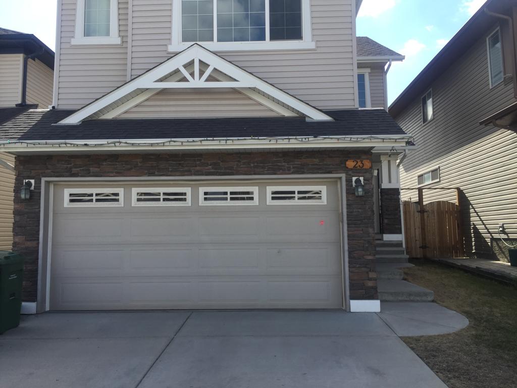Almost 2000 sqft 2 Storey Home w/ Sunny West Backyard in Panorma Hills!