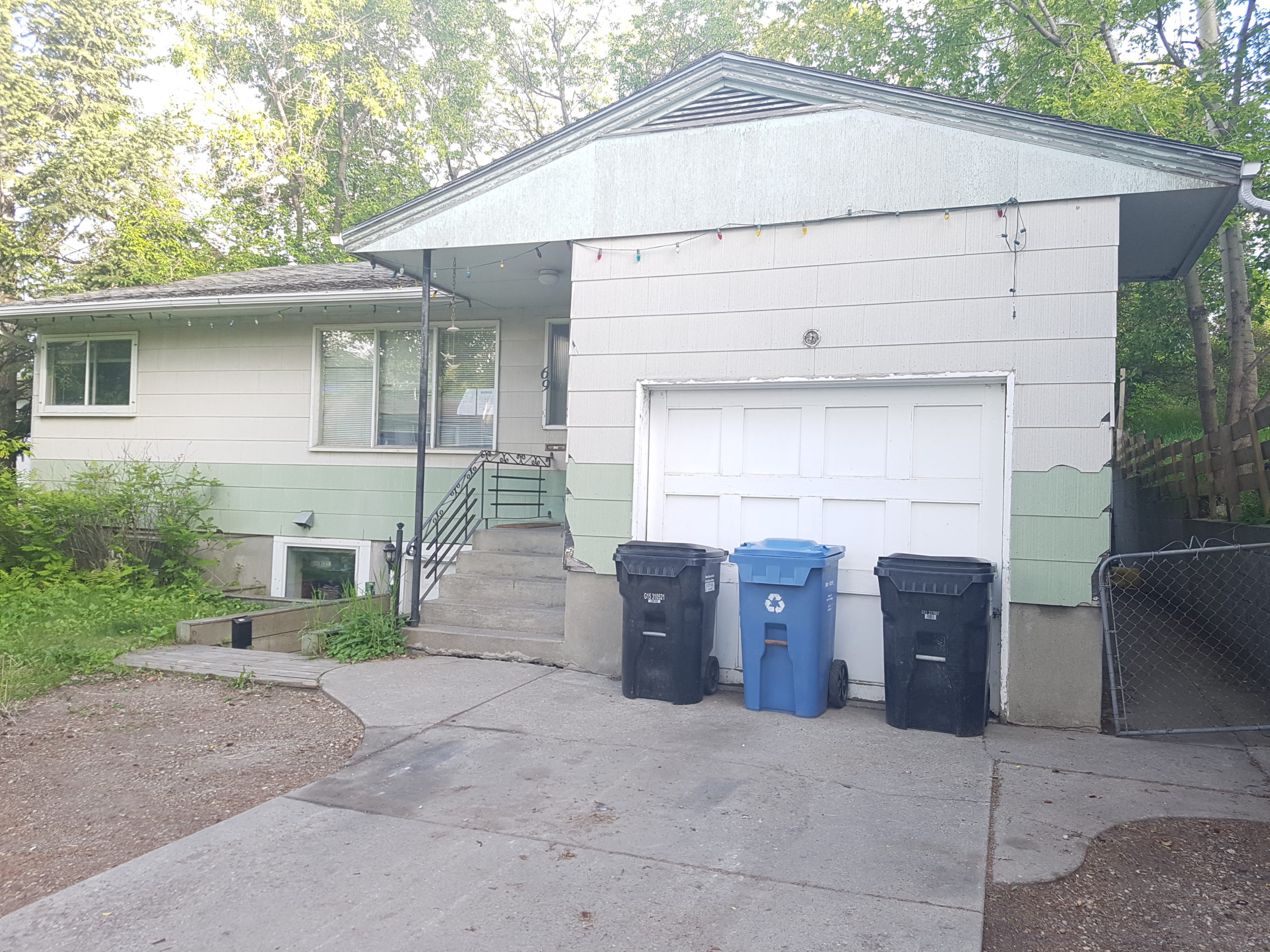2 BDRMS MAINFLOOR WITH GARAGE FOR RENT NEAR STAMPEDE!
