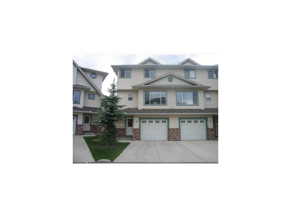 NICE 3 BDRMS, SINGLE GARAGE END UNIT TOWNHOME FOR RENT IN COUNTRY HILLS!