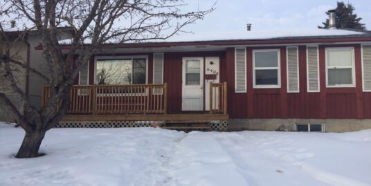 Single Bungalow with 5 bdrms in Pineridge Area ready to go!