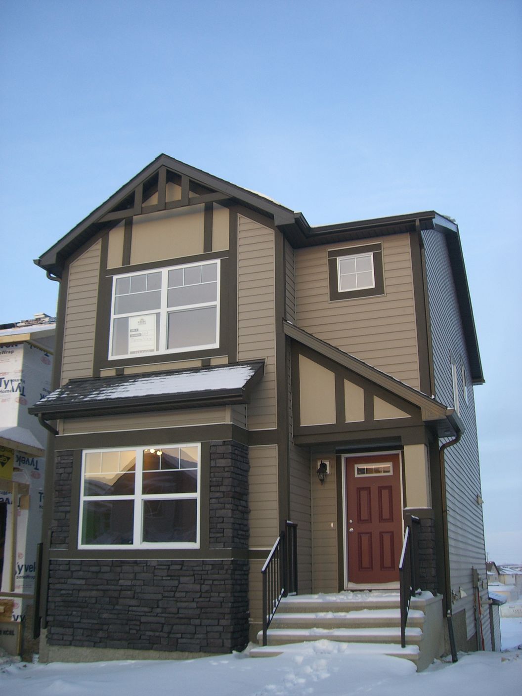 3 bdrm, 2.5 bath w/ dbl detached garage single family home in Panorama!