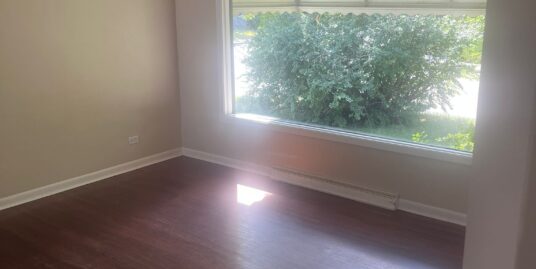 WELL MAINTAINED 5 BDRMS 2 BATH HOUSE FOR RENT IN HIGHLAND PARK