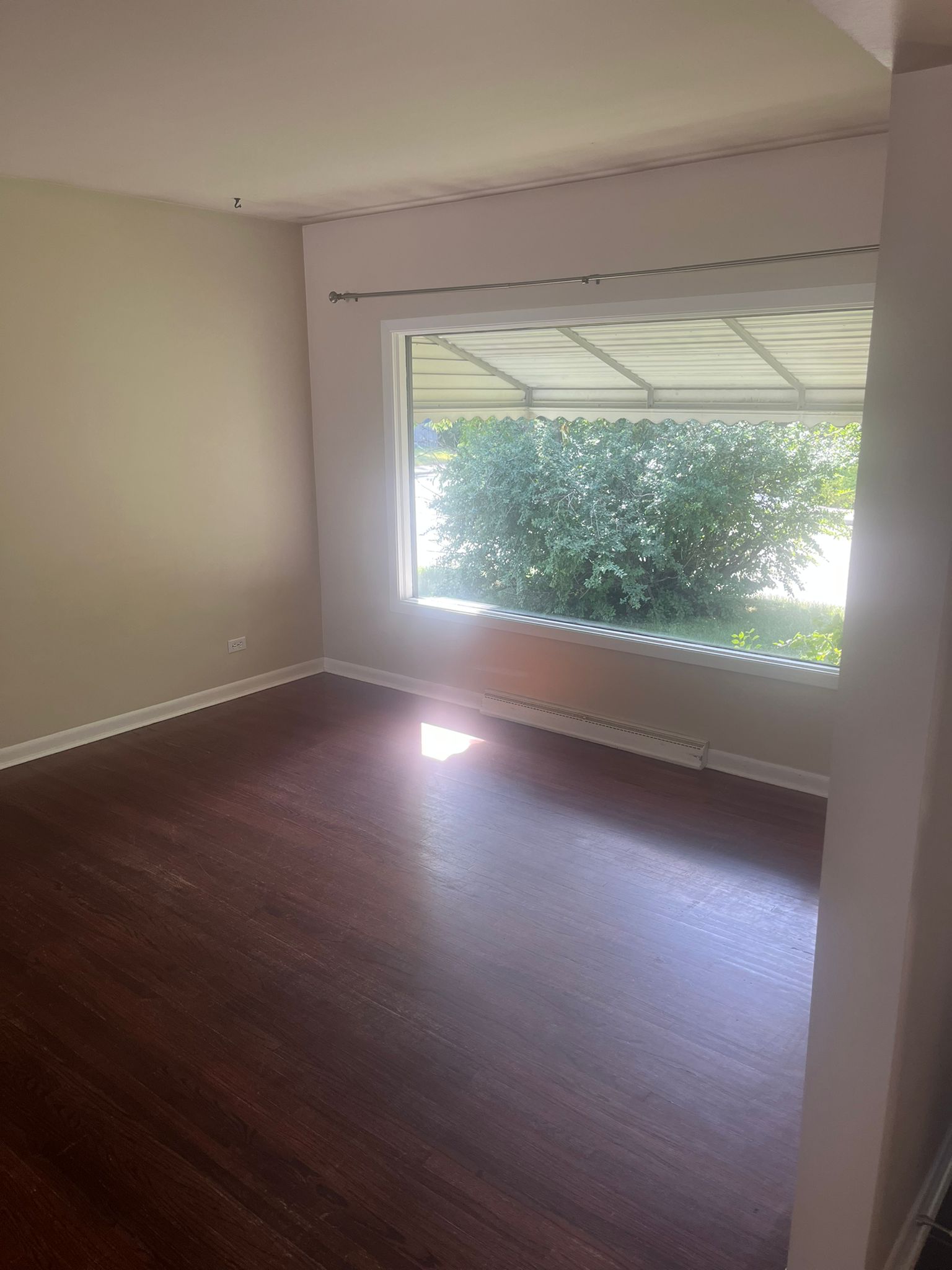 WELL MAINTAINED 5 BDRMS 2 BATH HOUSE FOR RENT IN HIGHLAND PARK