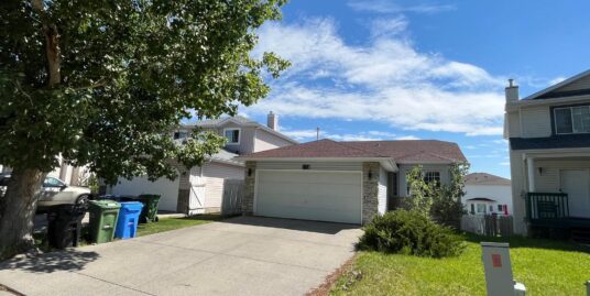 Spacious home in Bridlewood located on inner road!
