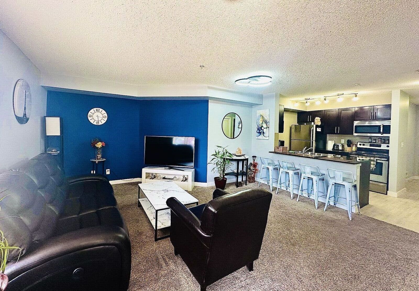 Great 2 bdrms condo on ground floor located in Legacy.