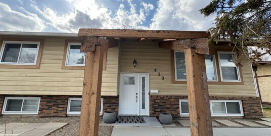 Spacious Bungalow 6 bdrms home in Lake Bonavista