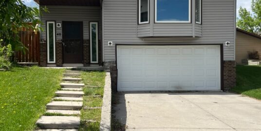 Well Maintained 4 Bedrooms Single House in Beddington