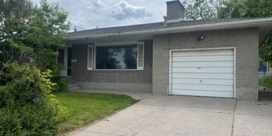 Well Maintained 3 Bedrooms Single House In Glendale SW!