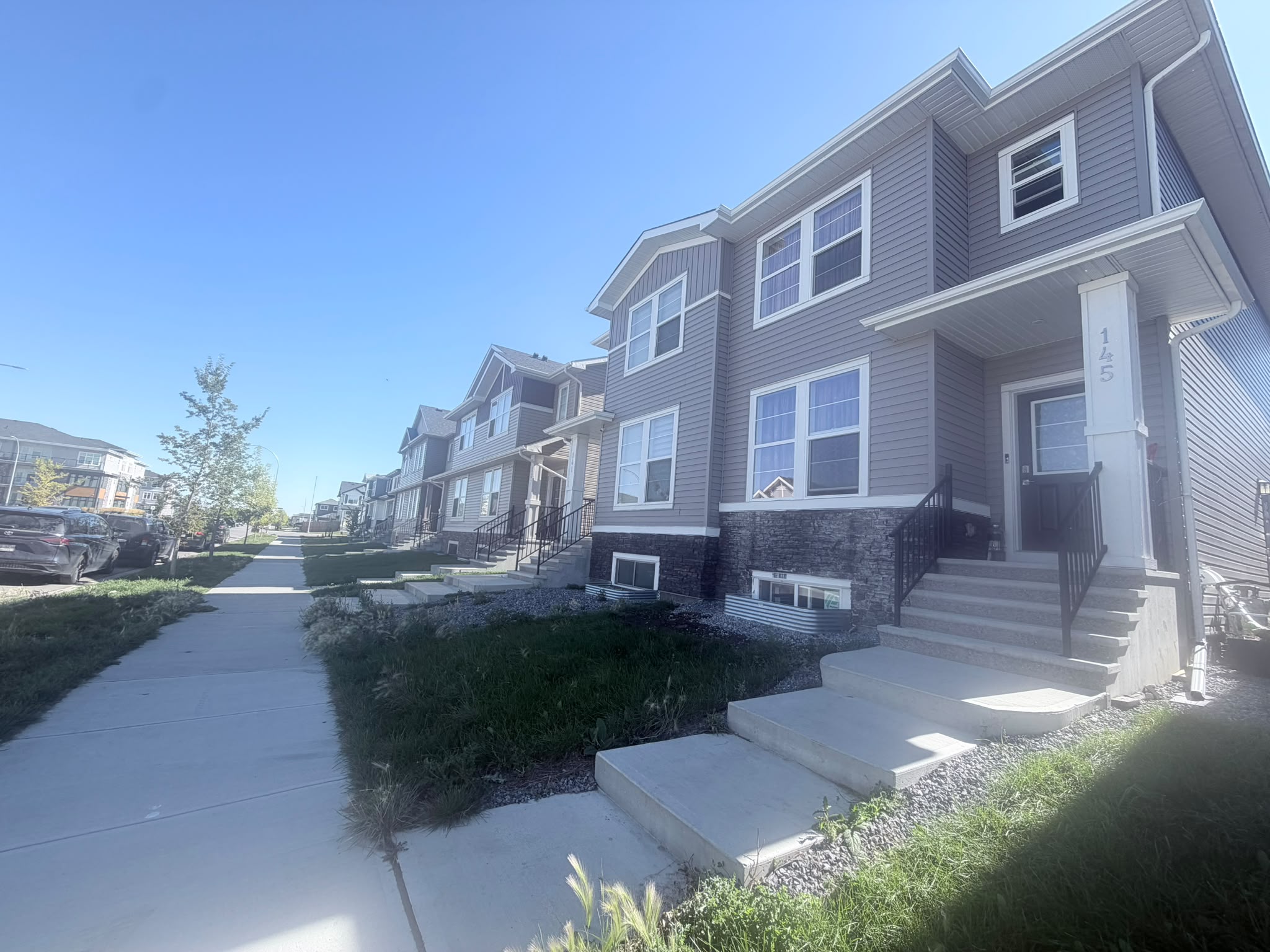 Cozy Few Years New 2-Storey 3-Bedroom Home in Ambleton